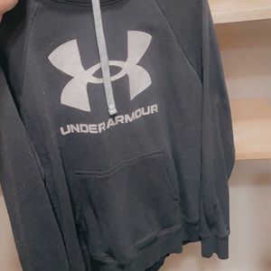 Underarmour hoodie. Only worn twice. Size XL. Will ship immediately.